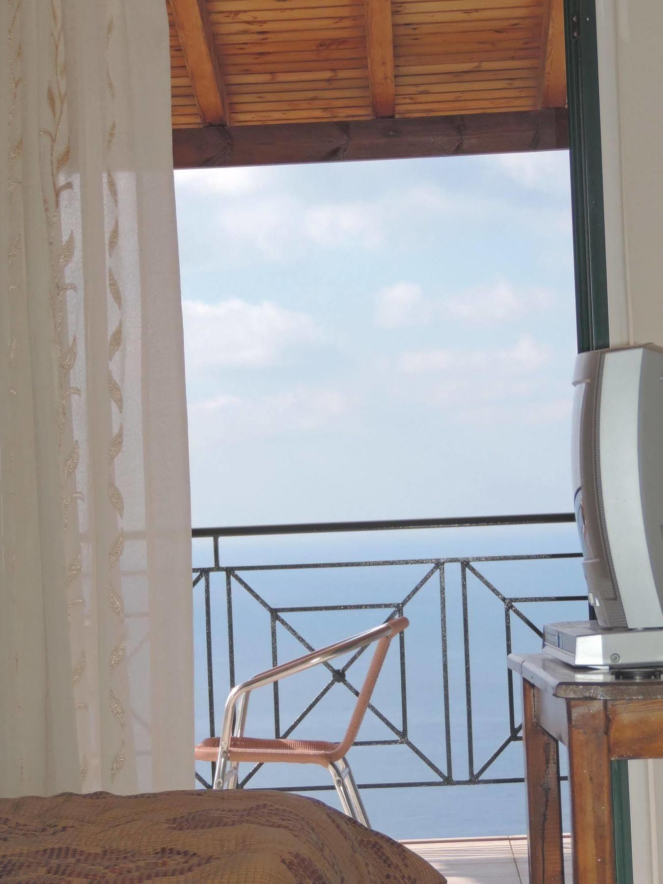 Готель La Casa D' Irene (Adults Only) Айос-Нікітас Екстер'єр фото